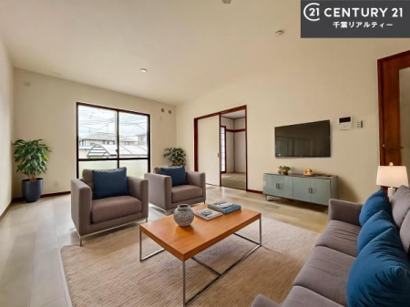 ���r���O �Ƌ��CG�p�[�X�ł��B�J�����̂���L�XLDK�I�\�t�@�[��_�C�j���O�e�[�u����u���Ă������ɂȂ�Ȃ��̂ŉ��K�ɉ߂����܂��I�R�~���j�P�[�V���������₷�����r���O�ł��I