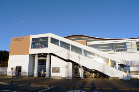 ���ӊ� �y�w�z����w(JR �����{��)�F2100m