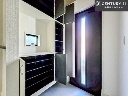 ���� �V���[�Y�{�b�N�X�t���Ȃ̂ŁA���ւ��Еt�����|�������₷���ł��I
�X�b�L���������ւŌ˂��J�����u�ԁA�������̂���S�n������Ԃ��o�}���Ă���܂��B
