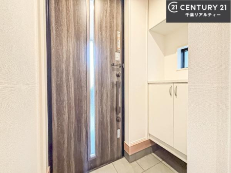 ���� �V���[�Y�{�b�N�X�t���Ȃ̂ŁA���ւ��Еt�����|�������₷���ł��I
�X�b�L���������ւŌ˂��J�����u�ԁA�������̂���S�n������Ԃ��o�}���Ă���܂��B