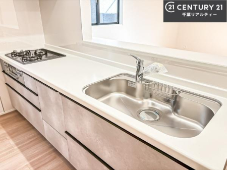 �L�b�`�� ���C�h�ȃV���N�ł��ˁI�������˂ɂ������������₷���Ǝ����y�X�d�l�̃V�X�e���L�b�`���ł��I
�f�U�C�����Ƌ@�\�������˂��L�b�`���Ő�����������܂��ˁI