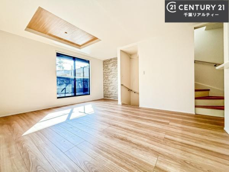 ���r���O �S�n�ǂ����r���O�͉Ƒ������R�ƏW�܂�܂��B�Ƒ��c�R�̎��Ԃ����������ł��B���Ƒ��ƁA����w�[���������Ԃ��߂��������ł��ˁB