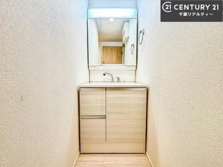 ���ʑ�E���ʏ� �O�ʋ��d�l�̐��ʏ��́A�g�����Ȃ݂����₷������I���͎��[�ɂȂ��Ă��܂��B�h���C���[�₨���ϓ����Еt������̂Ő��ʑ������X�b�L���ƌ����邱�Ƃ��o���܂��I