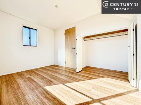 �m�� ���[�X�y�[�X�����Ă��܂��I�������X�b�L�����ڂ��鎖���ł��܂��ˁB
�Ƌ��I�΂Ȃ��V���v���ȃf�U�C���ׁ̈A�Ƌ��I�΂����C�ɓ���̋�ԍ�肪�ł������ł��ˁB