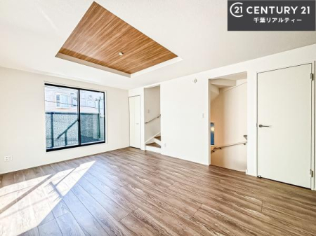 ���r���O �S�n�ǂ����r���O�͉Ƒ������R�ƏW�܂�܂��B�Ƒ��c�R�̎��Ԃ����������ł��B���Ƒ��ƁA����w�[���������Ԃ��߂��������ł��ˁB