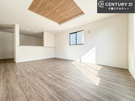 ���r���O �D�����z���܂肪���r���O����ł���ċ��S�n�̗ǂ���Ԃ����o���Ă���܂��I
���R�ƉƑ����W����b��������S�n�悢��ԁI