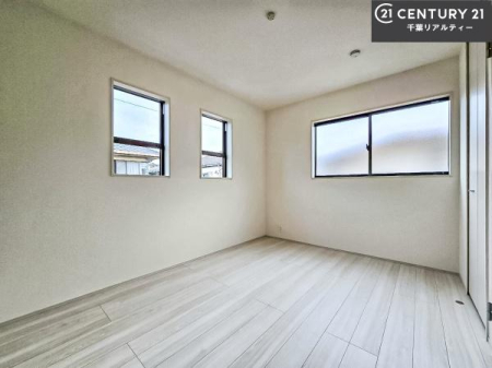 �q������ �Q�ʍ̌��Ŗ��邭�J���I�B�|���o�������Ȃ����ߊO���̎���������ɂ����A������������ԂɂȂ��Ă���A�w�K��V�тɂ��W���ł���q�ǂ������Ƃ��Ă҂�����ł��B