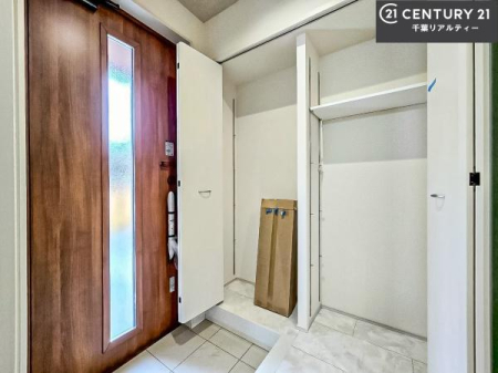 ���� �V���[�Y�{�b�N�X�t���Ȃ̂ŁA���ւ��Еt�����|�������₷���ł��I
�X�b�L���������ւŌ˂��J�����u�ԁA�������̂���S�n������Ԃ��o�}���Ă���܂��B