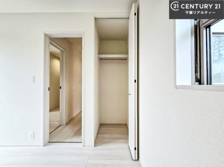 ���[ �����Ղ�̎��[�X�y�[�X�ŁA��炵���������萮���Z�܂��B�Ƒ��̉ו������ꂢ�ɕЕt���A���������K�ɉ߂����܂��B