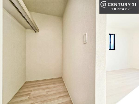 ���[ �E�H�[�N�C���N���[�[�b�g�t���ł��B��������̂��m���Ȃǂ����[���Ă��������ł��ˁI���ɂ���@�������ȂǋG�ߕ��̑傫�ȉƓd�����[�ł��܂��B