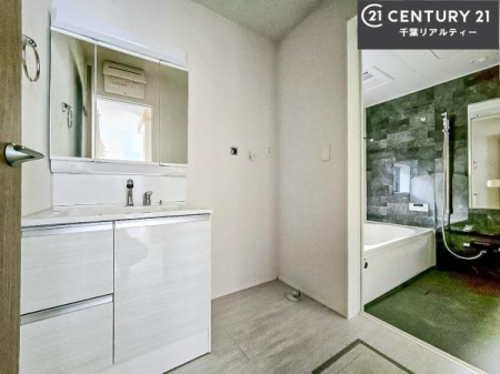 ���ʑ�E���ʏ� �O�ʋ��d�l�̐��ʏ��́A�g�����Ȃ݂����₷������I���͎��[�ɂȂ��Ă��܂��B�h���C���[�₨���ϓ����Еt������̂Ő��ʑ������X�b�L���ƌ����邱�Ƃ��o���܂��I