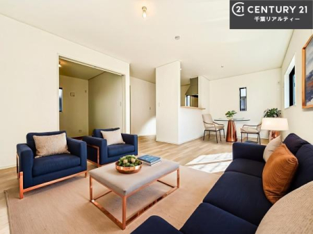 ���r���O �Ƌ��CG�p�[�X�ł��B
��؂ȉƑ����W�܂邩�炱��LDK�ɂ͂�����肽���B
�q�����������C�ɏ΂��Ȃ��瑖�����Ă���p�����������u�L���Ƃɂ��ėǂ������v�Ǝv���u�Ԃł��B