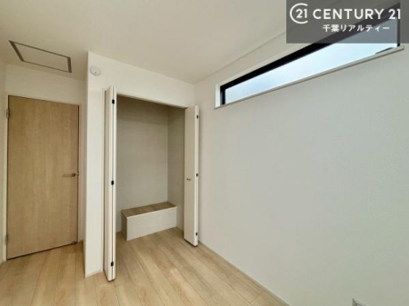 �m�� ���[�X�y�[�X�����Ă��܂��I�������X�b�L�����ڂ��鎖���ł��܂��ˁB
�Ƌ��I�΂Ȃ��V���v���ȃf�U�C���ׁ̈A�Ƌ��I�΂����C�ɓ���̋�ԍ�肪�ł������ł��ˁB