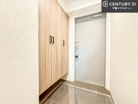 ���� �V���[�Y�{�b�N�X�t���Ȃ̂ŁA���ւ��Еt�����|�������₷���ł��I
�X�b�L���������ւŌ˂��J�����u�ԁA�������̂���S�n������Ԃ��o�}���Ă���܂��B
