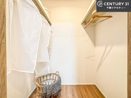 ���[ �E�H�[�N�C���N���[�[�b�g�t���ł��B��������̂��m���Ȃǂ����[���Ă��������ł��ˁI���ɂ���@�������ȂǋG�ߕ��̑傫�ȉƓd�����[�ł��܂��B