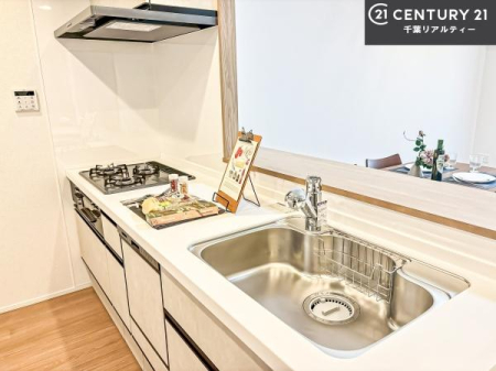 �L�b�`�� ���C�h�ȃV���N�ł��ˁI�������˂ɂ������������₷���Ǝ����y�X�d�l�̃V�X�e���L�b�`���ł��I
�f�U�C�����Ƌ@�\�������˂��L�b�`���Ő�����������܂��ˁI