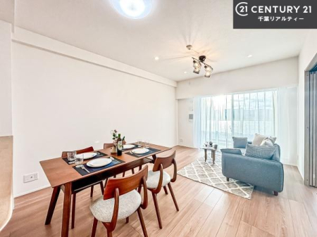 ���r���O �D�����z���܂肪���r���O����ł���ċ��S�n�̗ǂ���Ԃ����o���Ă���܂��I
���R�ƉƑ����W����b��������S�n�悢��ԁI