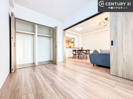 �m�� ���r���O�Ɨאڂ����m���́A�Ǝ��̋x�e�X�y�[�X��L�b�Y�X�y�[�X�Ƃ��Ċ��p����̂��悳�����ł��ˁI
���[�X�y�[�X���[�����Ă��܂��I

