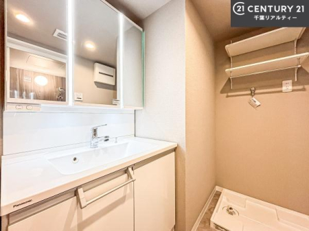 ���ʑ�E���ʏ� �O�ʋ��d�l�̐��ʏ��́A�g�����Ȃ݂����₷������I���͎��[�ɂȂ��Ă��܂��B�h���C���[�₨���ϓ����Еt������̂Ő��ʑ������X�b�L���ƌ����邱�Ƃ��o���܂��I