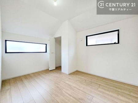 ���r���O�ȊO�̋��� �[�˂Ƃ��Ă͂������A2�ʍ̌��ɂ�薾�邳���m�ۂ��A���[���������Ă��邽�߁A�����Ƃ��Ă����K�ɂ��g�����������鑽�ړI�ȋ�Ԃł��B