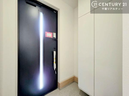 ���� �V���[�Y�{�b�N�X�t���Ȃ̂ŁA���ւ��Еt�����|�������₷���ł��I
�X�b�L���������ւŌ˂��J�����u�ԁA�������̂���S�n������Ԃ��o�}���Ă���܂��B