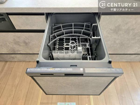 �L�b�`�� �H��@�t���̃L�b�`���ł��I�Z���������r��h�~�Ƃ��đ�ϊ��􂷂�֗��Ȏd�l�ł��I�r���g�C���Ȃ̂ŃL�b�`���̏ꏊ����炸�����X�y�[�X���L���g�����Ƃ��o���܂��I