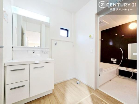 ���ʑ�E���ʏ� �O�ʋ��d�l�̐��ʏ��́A�g�����Ȃ݂����₷������I���͎��[�ɂȂ��Ă��܂��B�h���C���[�₨���ϓ����Еt������̂Ő��ʑ������X�b�L���ƌ����邱�Ƃ��o���܂��I�����t���Ŋ��C����������ł��܂��I