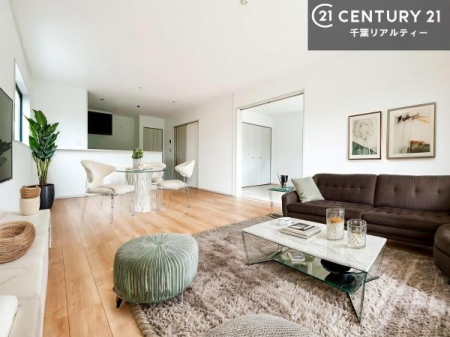 ���r���O �Ƌ��CG�p�[�X�ł��B�J�����̂���L�XLDK�I�\�t�@�[��_�C�j���O�e�[�u����u���Ă������ɂȂ�Ȃ��̂ŉ��K�ɉ߂����܂��I�R�~���j�P�[�V���������₷�����r���O�ł��I