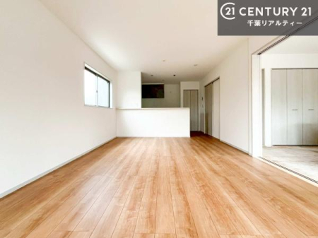 ���r���O �S�n�ǂ����r���O�͉Ƒ������R�ƏW�܂�܂��B�Ƒ��c�R�̎��Ԃ����������ł��B���Ƒ��ƁA����w�[���������Ԃ��߂��������ł��ˁB���邭�J���I�ȋ�Ԃł��B