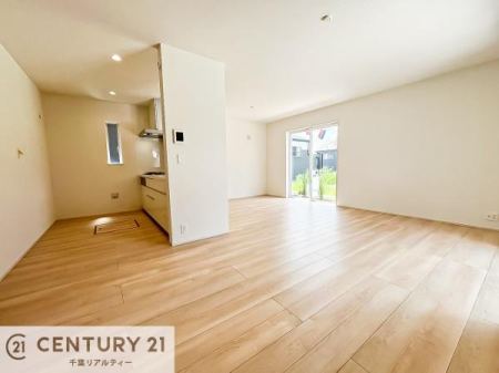 ���r���O �S�n�ǂ����r���O�͉Ƒ������R�ƏW�܂�܂��B�Ƒ��c�R�̎��Ԃ����������ł��B���Ƒ��ƁA����w�[���������Ԃ��߂��������ł��ˁB���邭�J���I�ȋ�Ԃł��B�y���d�l�z