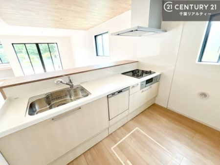 �L�b�`�� ��l�C�̑Ζʎ��V�X�e���L�b�`�����̗p���Ă��܂��I���Ƒ��̃R�~���j�P�[�V���������R�Ƒ�����݌v�ł��B
���q�l�ɂ��ڂ��͂��̂Ŋ������ł��ˁB�L�X�g���ĉ��K�ɍ�Ƃ��i�݂܂��B