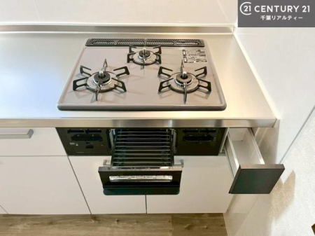 �L�b�`�� �R�����͎O������̂ł������̓����i�s���ł��܂��B
�������O�����t���ł��B�����X�y�[�X���L�X���Ă���׍�Ƃ����₷���I