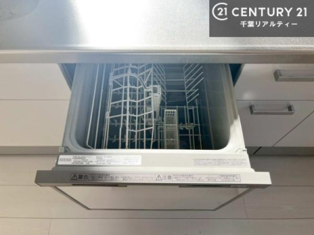 �L�b�`�� �H��@�t���̃L�b�`���ł��I�Z���������r��h�~�Ƃ��đ�ϊ��􂷂�֗��Ȏd�l�ł��I�r���g�C���Ȃ̂ŃL�b�`���̏ꏊ����炸�����X�y�[�X���L���g�����Ƃ��o���܂��I