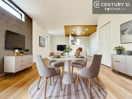 ���r���O �S�n�ǂ����r���O�͉Ƒ������R�ƏW�܂�܂��B�Ƒ��c�R�̎��Ԃ����������ł��B���Ƒ��ƁA����w�[���������Ԃ��߂��������ł��ˁB