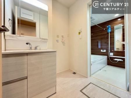 ���ʑ�E���ʏ� �O�ʋ��d�l�̐��ʏ��́A�g�����Ȃ݂����₷������I���͎��[�ɂȂ��Ă��܂��B�h���C���[�₨���ϓ����Еt������̂Ő��ʑ������X�b�L���ƌ����邱�Ƃ��o���܂��I