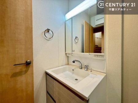 ���ʑ�E���ʏ� �O�ʋ��d�l�̐��ʏ��́A�g�����Ȃ݂����₷������I���͎��[�ɂȂ��Ă��܂��B�h���C���[�₨���ϓ����Еt������̂Ő��ʑ������X�b�L���ƌ����邱�Ƃ��o���܂��I