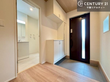 ���� �V���[�Y�{�b�N�X�t���Ȃ̂ŁA���ւ��Еt�����|�������₷���ł��I
�X�b�L���������ւŌ˂��J�����u�ԁA�������̂���S�n������Ԃ��o�}���Ă���܂��B
