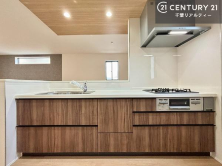 �L�b�`�� ��Ƃ����₷���V�X�e���L�b�`���ł��I���[����������t���Ă���̂ŁA�����X�y�[�X�ɕ���u���Ȃ��čςނ̂ŁA�L�X�g���āA���K�ɍ�Ƃ��ł��܂��I