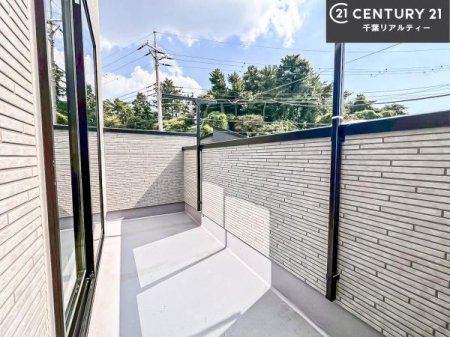 �Z�˂���̒��]�ʐ^ ������������Z��X�A���͂ɂ͍����������Ȃ��A�΂������󂪍L���J����������A
�z�����傫���Ղ��邱�Ƃ�����܂���B�C�����̗ǂ������ʂ蔲����X���݂ł��B