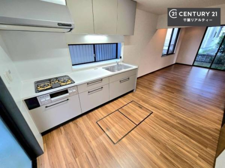 �L�b�`�� ��Ƃ肠�钲���X�y�[�X�ō�Ƃ����₷�����K�ȃL�b�`���ł��I
���q�l�ƈꏏ�ɂ��َq������y���߂�L�X�X�y�[�X�ł��B�y�����������ԂɂȂ肻���ł��ˁI