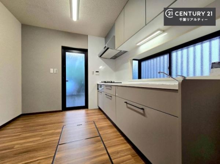 �L�b�`�� �L�b�`�����ɂ́A��������t���Ă��܂��I���܂����S�~���ꎞ�I�ɊO�֏o���Ă������Ƃ��o����̂�
���ȏL���𗭂ߍ��܂��q���I�I�I