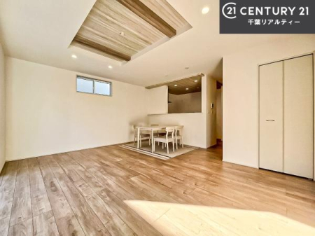 ���r���O �D�����z���܂肪���r���O����ł���ċ��S�n�̗ǂ���Ԃ����o���Ă���܂��I
���났�̎��Ԃ��߂����܂��I