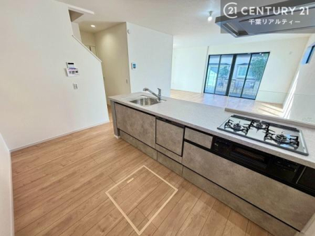 �L�b�`�� �I�[�v���L�b�`���͍�ƃX�y�[�X���L���A�Ƒ���F�l�ƈꏏ�ɗ������y���߂�̂����́B�z�V���X���[�Y�ŁA�Ǝ��̌��������サ�܂��B