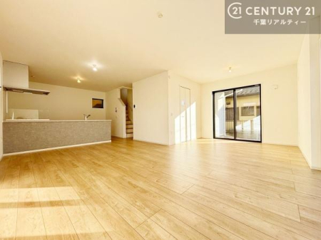 ���r���O �J�����̂���L�XLDK�I�\�t�@�[��_�C�j���O�e�[�u����u���Ă������ɂȂ�Ȃ��̂ŉ��K�ɉ߂����܂��I�R�~���j�P�[�V���������₷�����r���O�ł��I