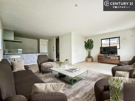 ���r���O �Ƌ��CG�p�[�X�ł��B�J�����̂���L�XLDK�I�\�t�@�[��_�C�j���O�e�[�u����u���Ă������ɂȂ�Ȃ��̂ŉ��K�ɉ߂����܂��I
�R�~���j�P�[�V���������₷�����r���O�ł��I