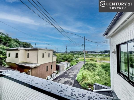 �Z�˂���̒��]�ʐ^ ������������Z��X�A���͂ɂ͍����������Ȃ��A�΂������󂪍L���J����������A
�z�����傫���Ղ��邱�Ƃ�����܂���B�C�����̗ǂ������ʂ蔲����X���݂ł��B