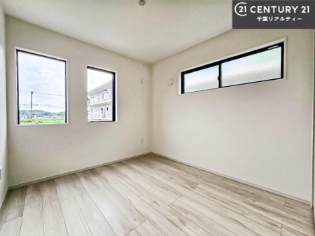 �m�� �V���v���Ƀf�U�C������Ă��邽�߁A�Ƌ��I�т܂���I
���C�ɓ���̉Ƌ��u���Ă��낰���Ԃ���邱�Ƃ��ł��܂��B