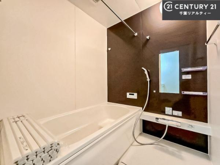 ���� �L�X�o�X�ň���̔������t���b�V���B�����L�΂���̂ŁA�����ɂ��������ƐZ����܂��ˁI�����̃o�X�^�C�����y���݂ɂȂ�܂��B