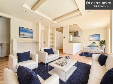 ���r���O �Ƌ��CG�p�[�X�ł��B��؂ȉƑ����W�܂邩�炱��LDK�ɂ͂�����肽���B
�q�����������C�ɏ΂��Ȃ��瑖�����Ă���p�����������u�L���Ƃɂ��ėǂ������v�Ǝv���u�Ԃł��B