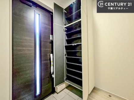 ���� �V���[�Y�{�b�N�X�t���Ȃ̂ŁA���ւ��Еt�����|�������₷���ł��I
�X�b�L���������ւŌ˂��J�����u�ԁA�������̂���S�n������Ԃ��o�}���Ă���܂��B
